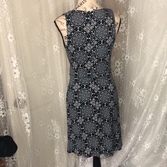 Loft Outlet Medallion Navy Purple and Green V Neck Shift Dress Size 2P - Picture 2 of 7